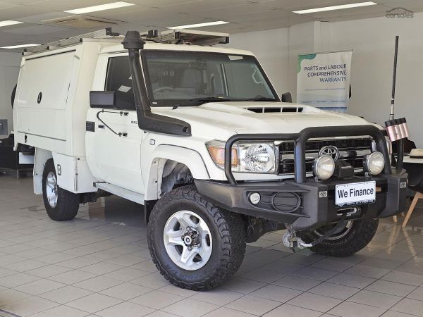 2018 Toyota Landcruiser GXL Manual 4x4 image