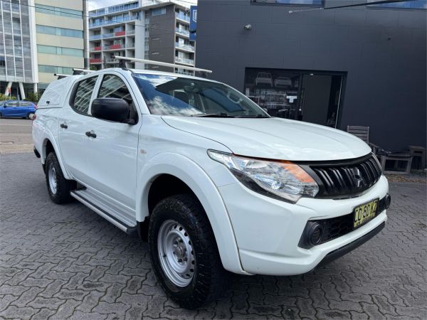 2017 MITSUBISHI TRITON DUAL CAB UTILITY MQ MY17 GLX image
