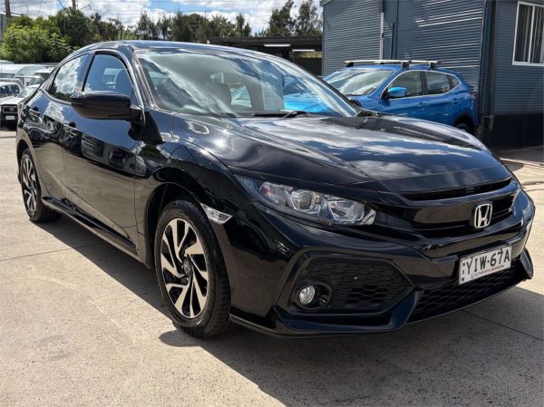 2019 Honda Civic Hatchback 10th Gen MY18 VTi-S image