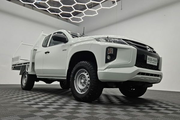 2019 Mitsubishi Triton GLX MR 4X4 image