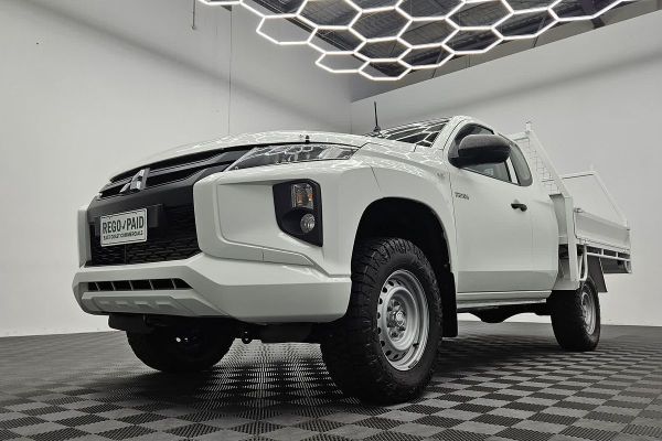 2019 Mitsubishi Triton GLX MR 4X4 image