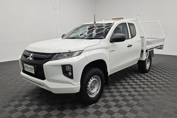 2019 Mitsubishi Triton GLX MR 4X4 image