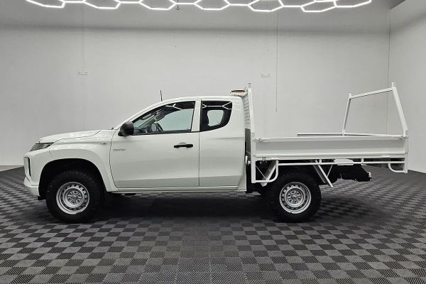 2019 Mitsubishi Triton GLX MR 4X4 image