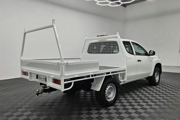 2019 Mitsubishi Triton GLX MR 4X4 image