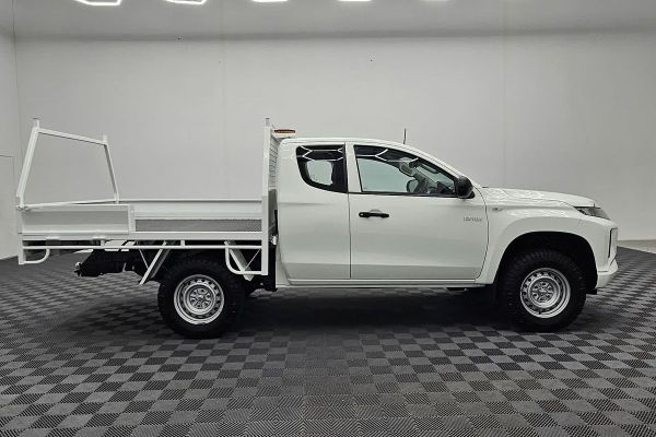 2019 Mitsubishi Triton GLX MR 4X4 image