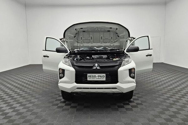 2019 Mitsubishi Triton GLX MR 4X4 image