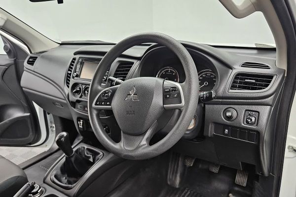 2019 Mitsubishi Triton GLX MR 4X4 image