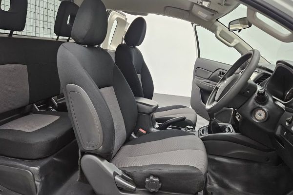 2019 Mitsubishi Triton GLX MR 4X4 image
