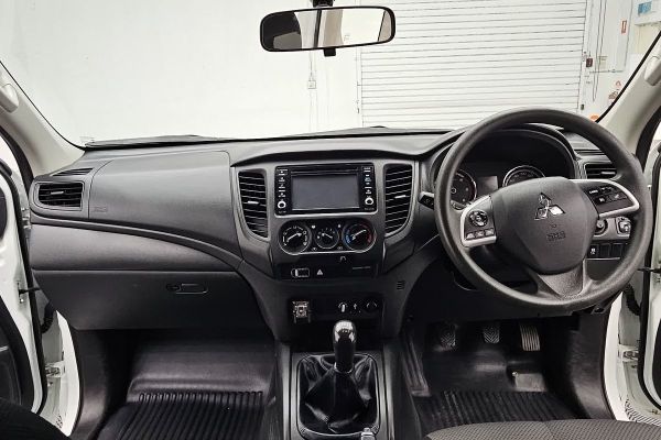 2019 Mitsubishi Triton GLX MR 4X4 image