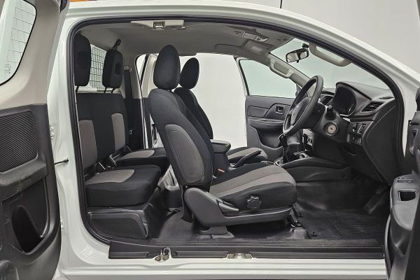 2019 Mitsubishi Triton GLX MR 4X4 image