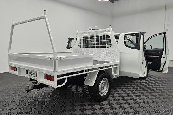 2019 Mitsubishi Triton GLX MR 4X4 image