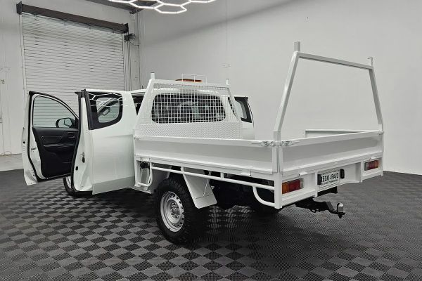 2019 Mitsubishi Triton GLX MR 4X4 image