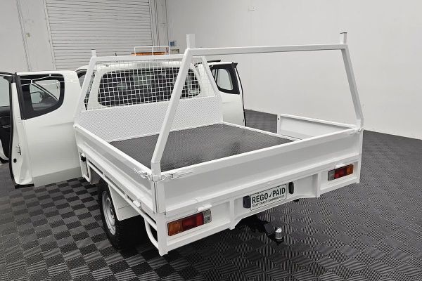 2019 Mitsubishi Triton GLX MR 4X4 image