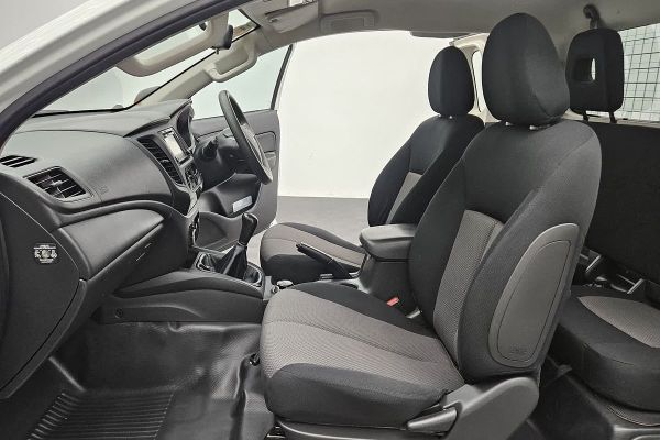 2019 Mitsubishi Triton GLX MR 4X4 image