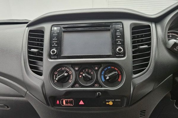 2019 Mitsubishi Triton GLX MR 4X4 image