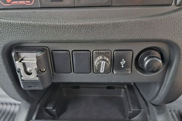 2019 Mitsubishi Triton GLX MR 4X4 image