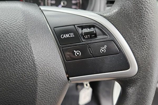 2019 Mitsubishi Triton GLX MR 4X4 image