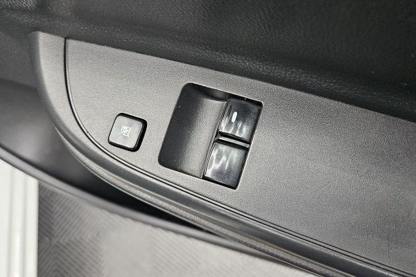 2019 Mitsubishi Triton GLX MR 4X4 image