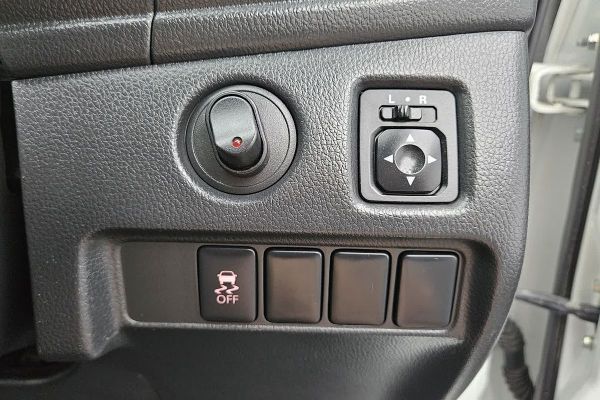 2019 Mitsubishi Triton GLX MR 4X4 image