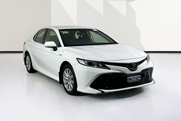 2018 Toyota CAMRY ASCENT HYBRID AXVH71R image