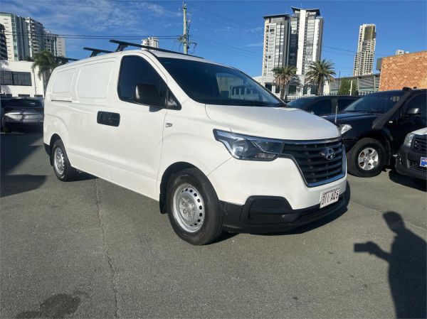 2020 HYUNDAI iLOAD 4D VAN TQ4 MY21 3S LIFTBACK image