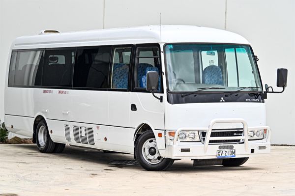 2018 Fuso Rosa Bus Deluxe image