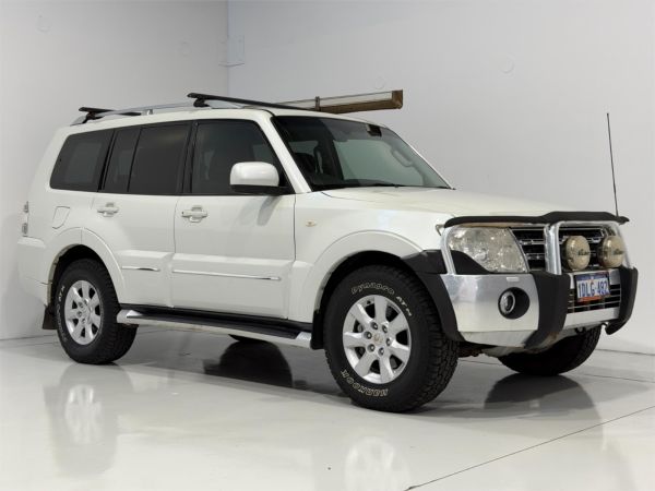 2010 MITSUBISHI PAJERO 4D WAGON NT MY10 GLX LWB (4x4) image