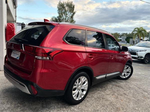 2020 Mitsubishi Outlander ZL ES image