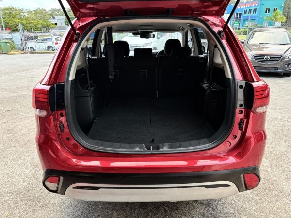 2020 Mitsubishi Outlander ZL ES image