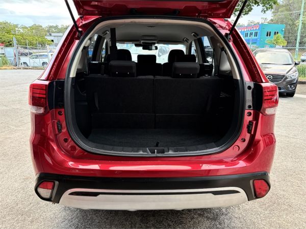 2020 Mitsubishi Outlander ZL ES image