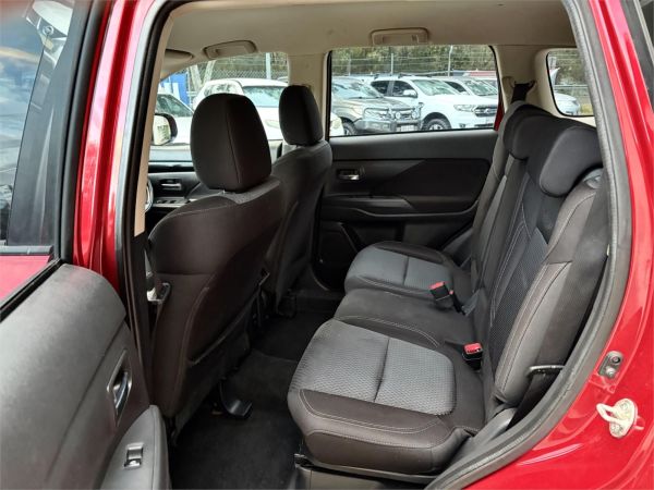 2020 Mitsubishi Outlander ZL ES image