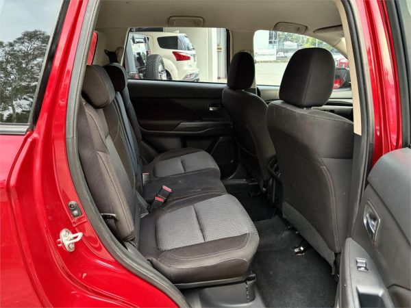2020 Mitsubishi Outlander ZL ES image