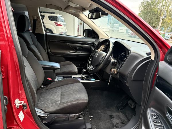 2020 Mitsubishi Outlander ZL ES image