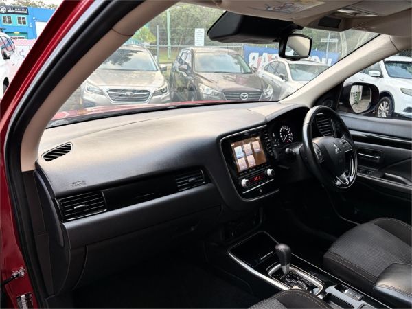 2020 Mitsubishi Outlander ZL ES image