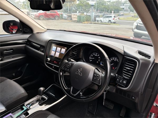 2020 Mitsubishi Outlander ZL ES image