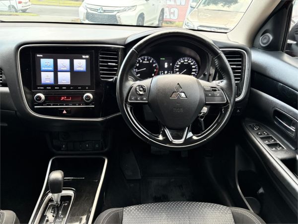 2020 Mitsubishi Outlander ZL ES image