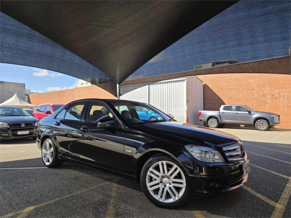 2010 Mercedes-Benz C-Class Sedan W204 MY10 C200 CGI Classic image