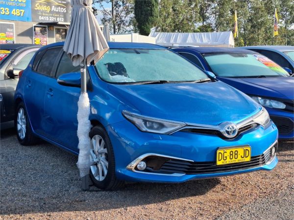 2018 Toyota Corolla Hatchback ZWE186R Hybrid image