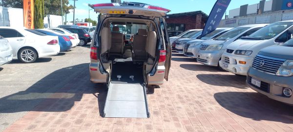 2004 Toyota Alphard Wheelchair access Van auto image