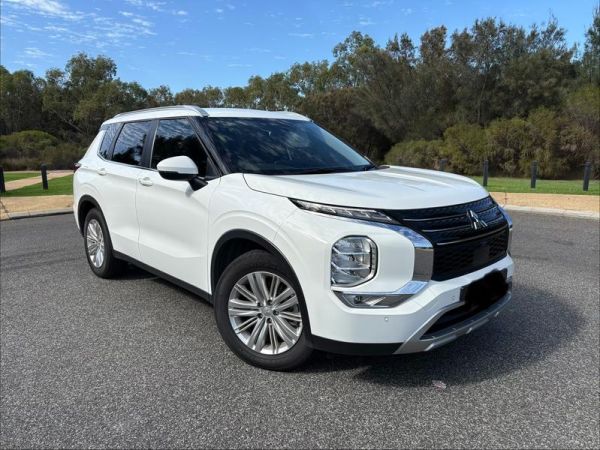 2024 Mitsubishi OUTLANDER SUV image