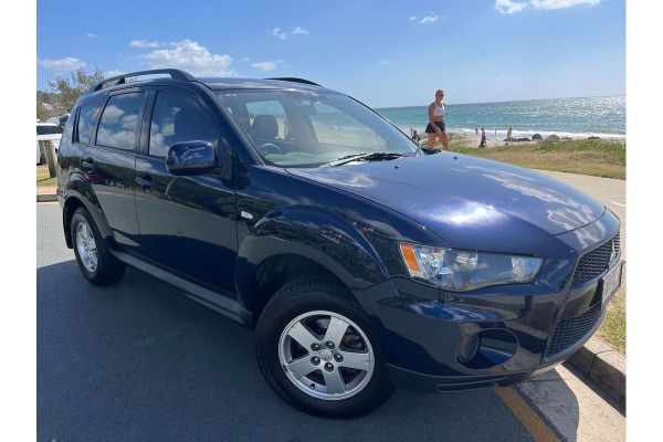 2010 Mitsubishi Outlander LS ZH image