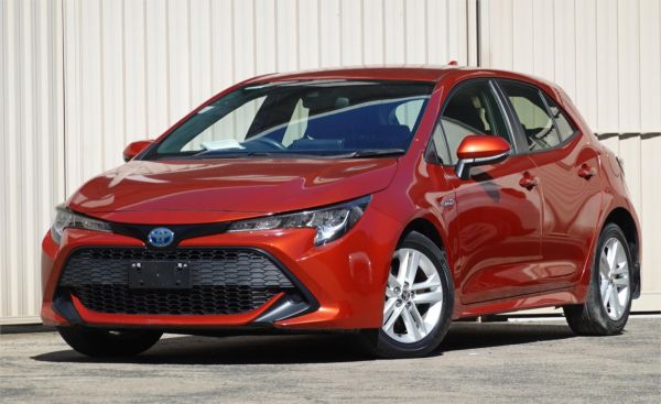 2018 TOYOTA COROLLA 5D HATCHBACK ZWE211R ASCENT SPORT HYBRID image