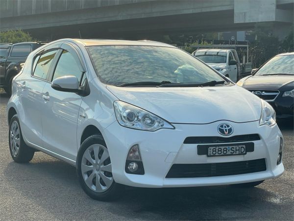 2013 Toyota Prius C Hatchback NHP10R image