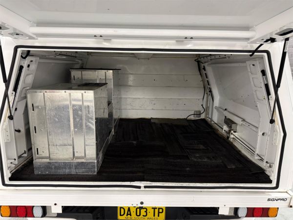 2021 Nissan Navara D23 ST image