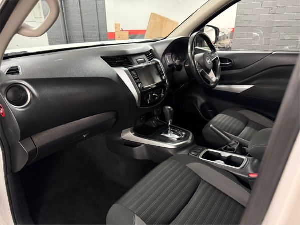 2021 Nissan Navara D23 ST image