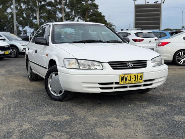 2000 TOYOTA CAMRY 4D SEDAN SXV20R CONQUEST image