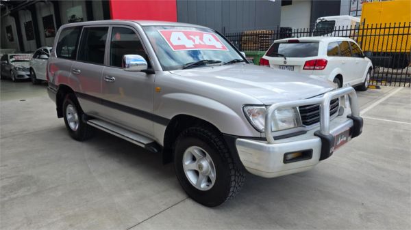 2001 TOYOTA LANDCRUISER 4D WAGON FZJ105R GXL (4x4) image
