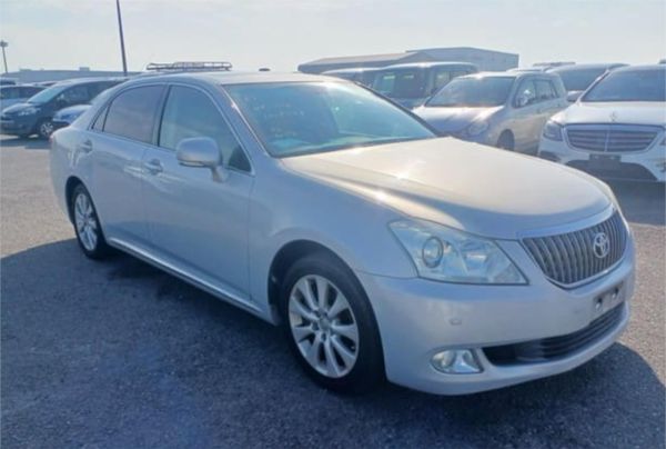 2010 Toyota Crown Sedan URS206 Majesta image