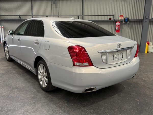 2010 Toyota Crown Sedan URS206 Majesta image