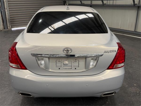 2010 Toyota Crown Sedan URS206 Majesta image
